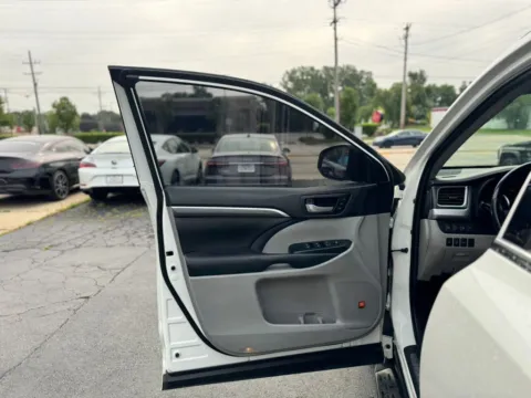 More photos of 2019 Toyota Highlander Limited Platinum Sport Utility 4D at Exclusive Autohaus - Roselle, IL