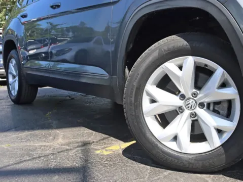 More photos of 2018 Volkswagen Atlas SE 4Motion Sport Utility 4D at Exclusive Autohaus - Roselle, IL