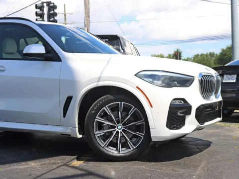 Another view of 2019 BMW X5 xDrive40i Sport Utility 4D for sale in Roselle, IL at Exclusive Autohaus - Roselle