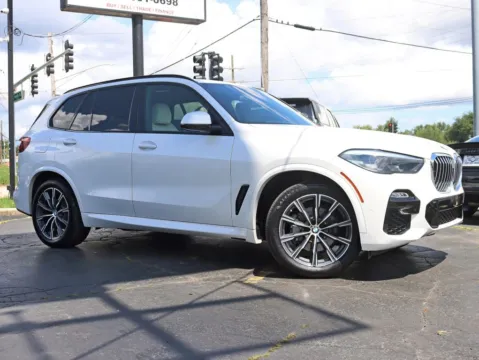 Photos of 2019 BMW X5 xDrive40i Sport Utility 4D for sale in Roselle, IL at Exclusive Autohaus - Roselle