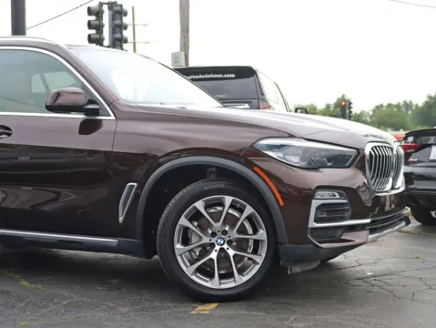 Another view of 2019 BMW X5 xDrive40i Sport Utility 4D for sale in Roselle, IL at Exclusive Autohaus - Roselle