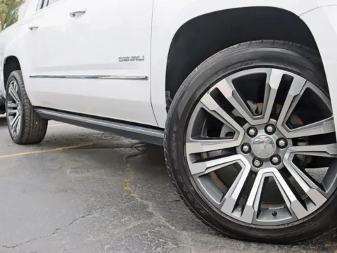 More photos of 2019 GMC Yukon XL Denali Sport Utility 4D at Exclusive Autohaus - Roselle, IL