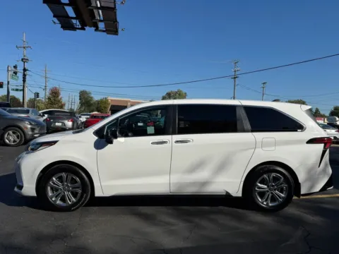 More photos of 2021 Toyota Sienna XSE Minivan 4D at Exclusive Autohaus - Roselle, IL