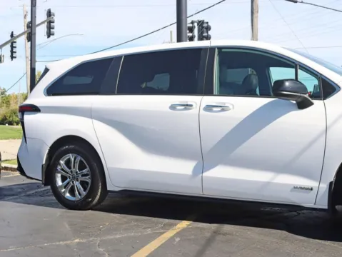 More photos of 2021 Toyota Sienna XSE Minivan 4D at Exclusive Autohaus - Roselle, IL