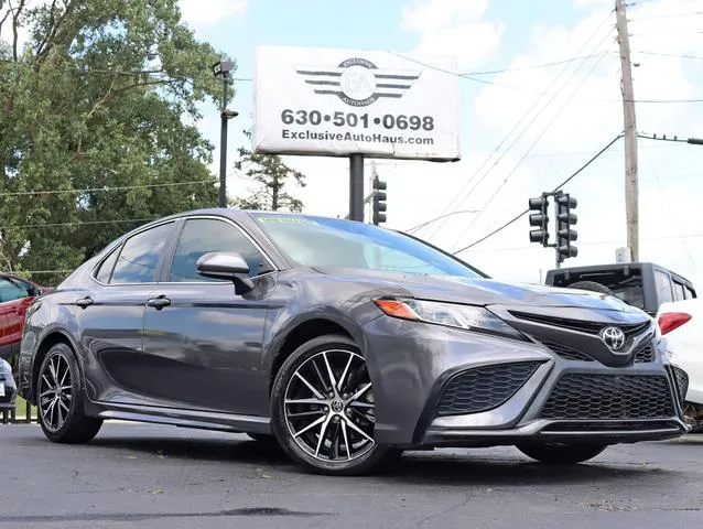 Used 2021 Toyota Camry SE Sedan 4D for sale in Roselle, IL at