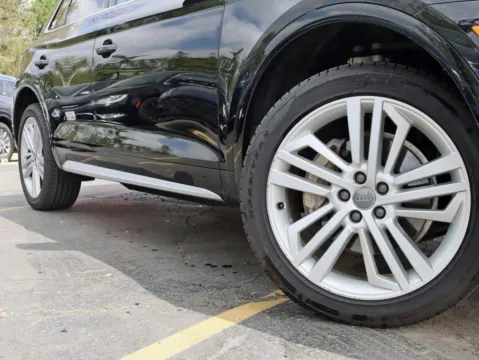 More photos of 2018 Audi Q5 Premium Plus Sport Utility 4D at Exclusive Autohaus - Roselle, IL