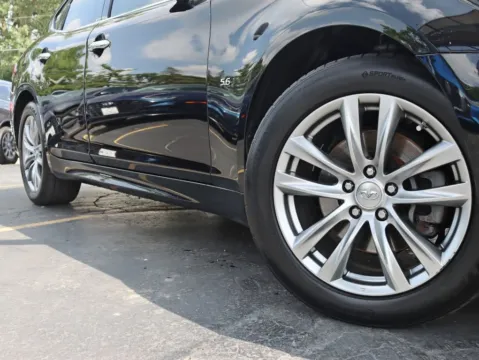 More photos of 2015 INFINITI Q70 5.6 Sedan 4D at Exclusive Autohaus - Roselle, IL