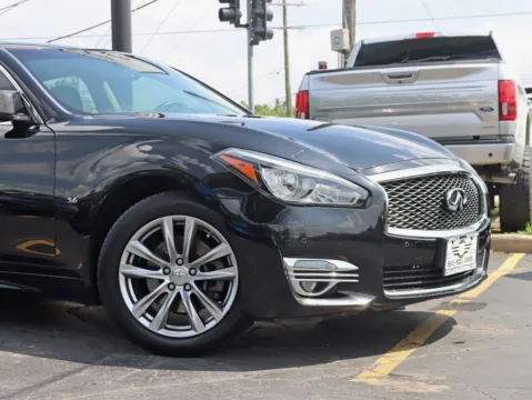 Another view of 2015 INFINITI Q70 5.6 Sedan 4D for sale in Roselle, IL at Exclusive Autohaus - Roselle
