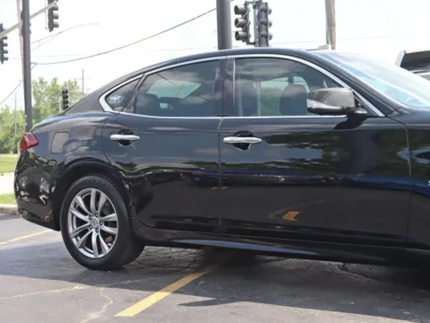 More photos of 2015 INFINITI Q70 5.6 Sedan 4D at Exclusive Autohaus - Roselle, IL