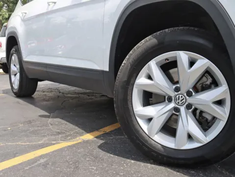 More photos of 2018 Volkswagen Atlas SE 4Motion Sport Utility 4D at Exclusive Autohaus - Roselle, IL