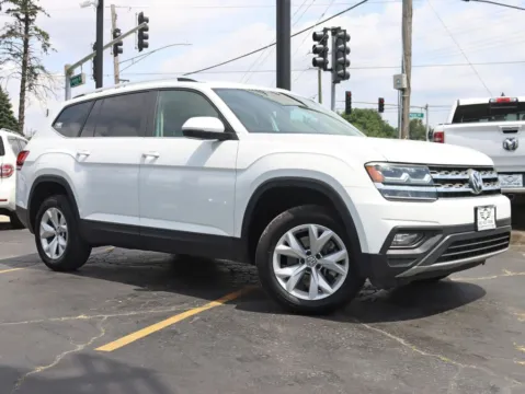 Photos of 2018 Volkswagen Atlas SE 4Motion Sport Utility 4D for sale in Roselle, IL at Exclusive Autohaus - Roselle