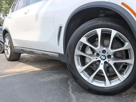 More photos of 2020 BMW X5 xDrive40i Sport Utility 4D at Exclusive Autohaus - Roselle, IL