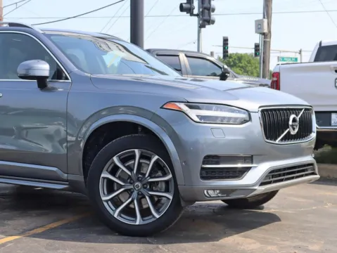 More photos of 2017 Volvo XC90 T6 Momentum Sport Utility 4D at Exclusive Autohaus - Roselle, IL