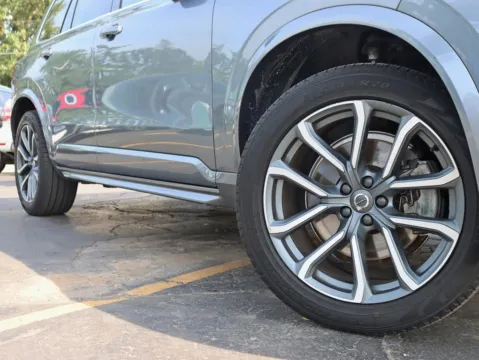 More photos of 2017 Volvo XC90 T6 Momentum Sport Utility 4D at Exclusive Autohaus - Roselle, IL