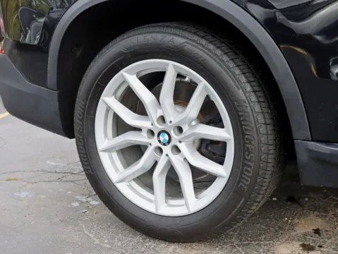 More photos of 2019 BMW X5 xDrive40i Sport Utility 4D at Exclusive Autohaus - Roselle, IL