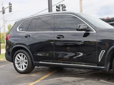 Photos of 2019 BMW X5 xDrive40i Sport Utility 4D for sale in Roselle, IL at Exclusive Autohaus - Roselle