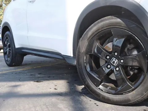More photos of 2016 Honda HR-V EX-L Sport Utility 4D at Exclusive Autohaus - Roselle, IL