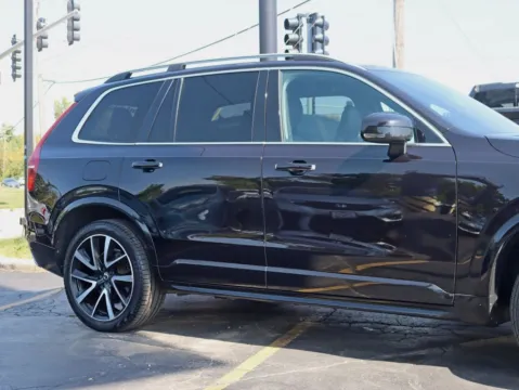 More photos of 2018 Volvo XC90 T8 Momentum Sport Utility 4D at Exclusive Autohaus - Roselle, IL