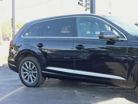More photos of 2019 Audi Q7 55 TFSI Prestige Sport Utility 4D at Exclusive Autohaus - Roselle, IL