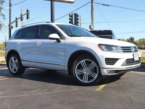 Photos of 2016 Volkswagen Touareg TDI Executive Sport Utility 4D for sale in Roselle, IL at Exclusive Autohaus - Roselle
