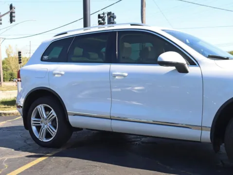 More photos of 2016 Volkswagen Touareg TDI Executive Sport Utility 4D at Exclusive Autohaus - Roselle, IL