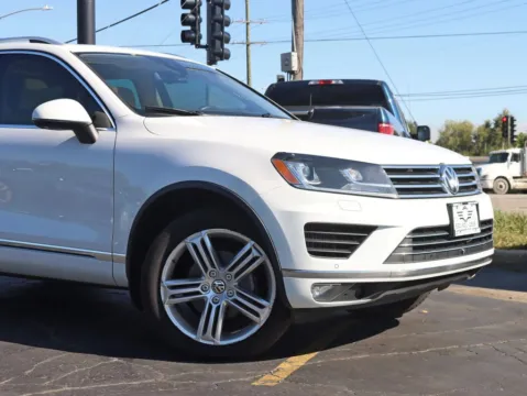 Another view of 2016 Volkswagen Touareg TDI Executive Sport Utility 4D for sale in Roselle, IL at Exclusive Autohaus - Roselle