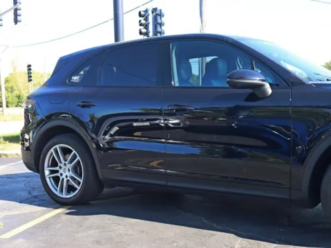 More photos of 2020 Porsche Cayenne Sport Utility 4D at Exclusive Autohaus - Roselle, IL