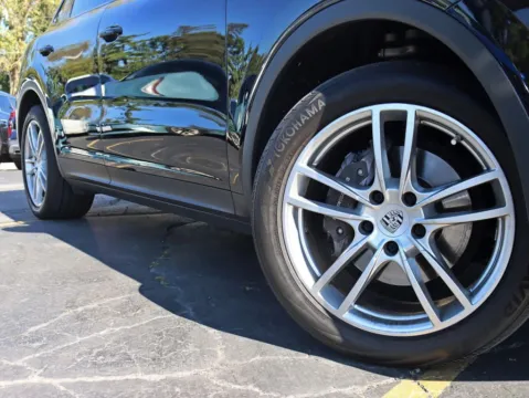 More photos of 2020 Porsche Cayenne Sport Utility 4D at Exclusive Autohaus - Roselle, IL