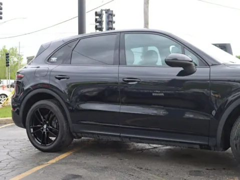 More photos of 2020 Porsche Cayenne Sport Utility 4D at Exclusive Autohaus - Roselle, IL
