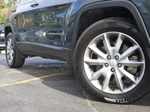 More photos of 2018 Jeep Cherokee Limited Sport Utility 4D at Exclusive Autohaus - Roselle, IL