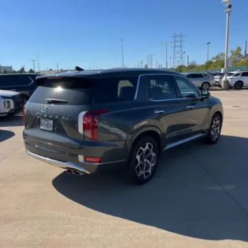More photos of 2020 Hyundai Palisade Limited Sport Utility 4D at Exclusive Autohaus - Roselle, IL