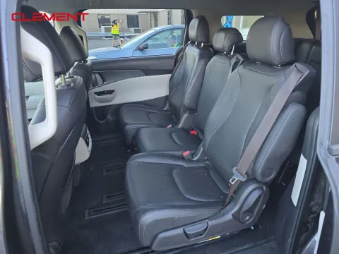 More photos of 2022 Kia Carnival LXS at Clement Pre-Owned, MO