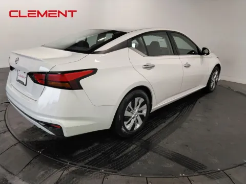 More photos of 2022 Nissan Altima 2.5 S at Clement Pre-Owned, MO