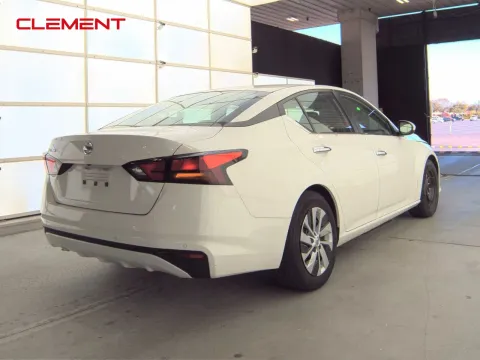 More photos of 2022 Nissan Altima 2.5 S at Clement Pre-Owned, MO