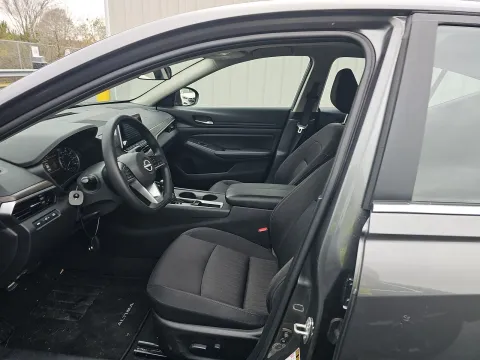 Another view of 2025 Nissan Altima 2.5 SV for sale in Florissant, MO at Clement Pre-Owned