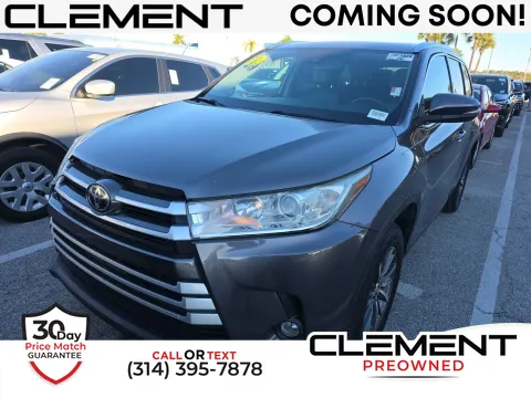 Gray 2019 Toyota Highlander SE for sale in Florissant, MO