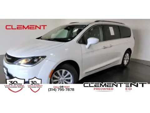 White 2018 Chrysler Pacifica Touring L for sale in Florissant, MO