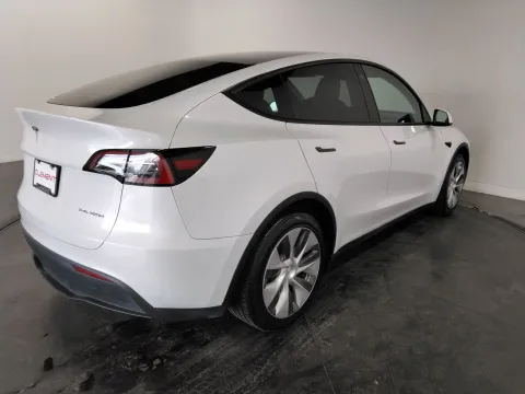 More photos of 2023 Tesla Model Y Long Range at Clement Pre-Owned, MO