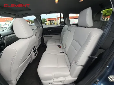 More photos of 2020 Honda Pilot EX-L at Clement Pre-Owned, MO