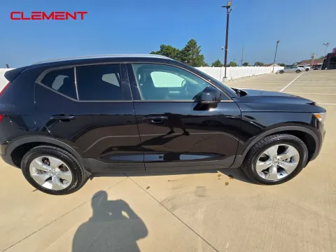 More photos of 2020 Volvo XC40 Momentum at Clement Pre-Owned, MO