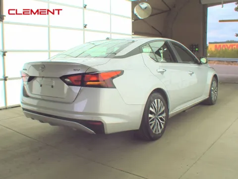 More photos of 2024 Nissan Altima 2.5 SV at Clement Pre-Owned, MO