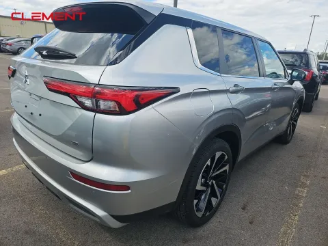 More photos of 2024 Mitsubishi Outlander SE Black Edition w/Pano Roof at Clement Pre-Owned, MO