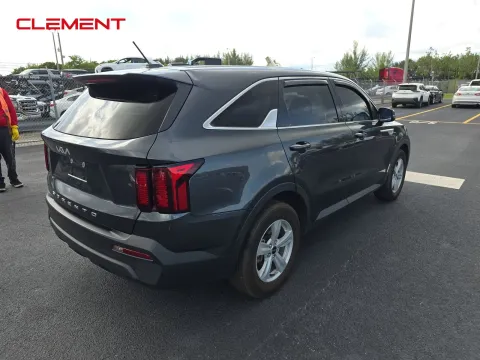 More photos of 2022 Kia Sorento LX at Clement Pre-Owned, MO
