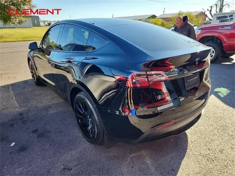 More photos of 2022 Tesla Model Y Long Range at Clement Pre-Owned, MO