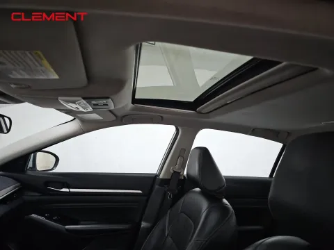 More photos of 2022 Nissan Altima 2.5 SL at Clement Pre-Owned, MO