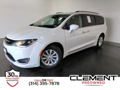 White 2018 Chrysler Pacifica Touring L for sale in Florissant, MO