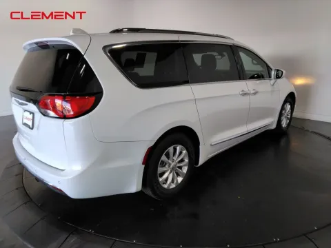 More photos of 2018 Chrysler Pacifica Touring L at Clement Pre-Owned, MO
