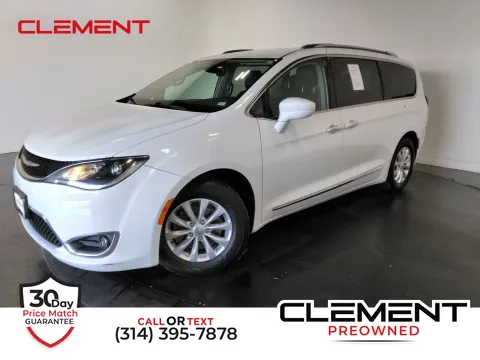 White 2018 Chrysler Pacifica Touring L for sale in Florissant, MO
