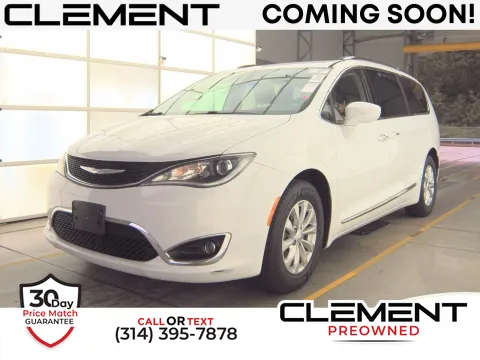 White 2018 Chrysler Pacifica Touring L for sale in Florissant, MO