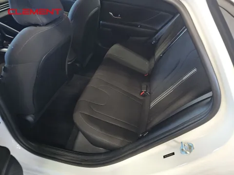 More photos of 2022 Hyundai Elantra SEL at Clement Pre-Owned, MO